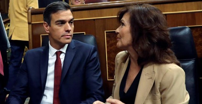Pedro Sánchez y Carmen Calvo, este miércoles en el Congreso.EFE/Ballesteros