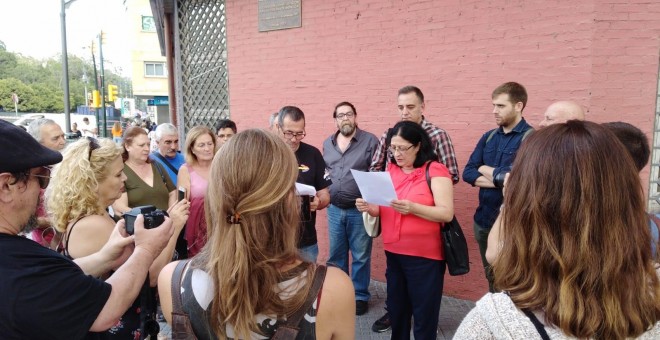 Lectura del manifiesto en el lugar de la memoria dedicado a Manuel José García Caparrós. / MARÍA SERRANO