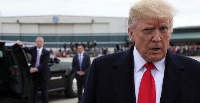 Trump, aterrizando en Ohio. Reuters.