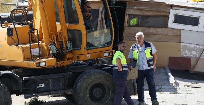 Imagen de una máquina excavadora que intervino en la demolición del poblado. Foto Ayuntamiento de Madrid