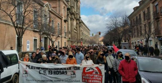 Una de las manifestaciones que se convocaron en apoyo a Elena y Jesús, en Alcalá de Henares | Plataforma Absolución 13 Rosas