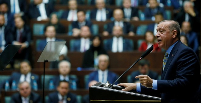 El presidente de Turquía Tayyip Erdogan en una reunión en el parlamento turco en Ankara. Reuters