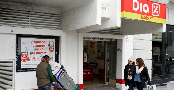 Un supermercado de la cadena Dia, en el centro de Madrid. REUTERS/Juan Medina