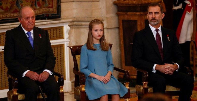 Las tres generaciones recientes de la monarquía española, juntas. Juan Carlos, Leonor y Felipe VI. - REUTERS