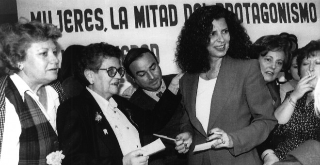 Fotografía de marzo de 1994 de la exministra socialista de Cultura Carmen Alborch, durante los actos conmemorativos del Día Internacional de la Mujer Trabajadora en Valencia.. EFE/Beatriz Parera