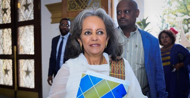 25/10/2018.- La embajadora Sahlework Zewde llega a una sesión conjunta de las dos cámaras del Parlamento, en Addis Ababa (Etiopía), hoy, 25 de octubre de 2018. Sahlework hizo hoy historia al ser nombrada presidenta de Etiopía y convertirse en la primera m