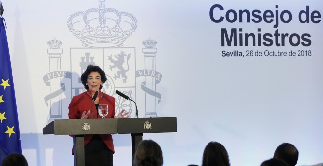 La ministra de Educación y Formación Profesional y portavoz del Gobierno, Isabel Celaá, en rueda de prensa tras la reunión del Consejo de Ministros. / EFE - JOSÉ MANUEL VIDAL