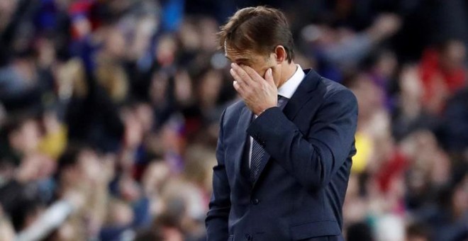 28/10/2018.- Real Madrid's head coach Julen Lopetegui reacts during a Spanish LaLiga soccer match between FC Barcelona and Real Madrid at the Camp Nou stadium in Barcelona, north eastern Spain, 28 October 2018. (España) EFE/EPA/Toni Albir