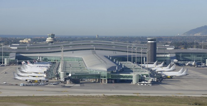 Vista del exterior de la Terminal T1 del Aeropuerto de Barcelona-El Prat. AENA
