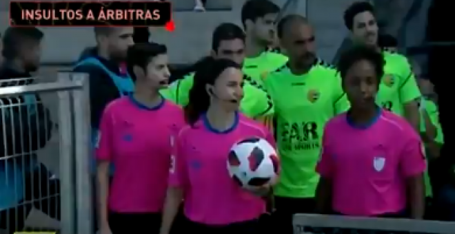 Ainara Acevedo, Ylenia Sánchez y Matilde Estéves, antes de comenzar el partido.