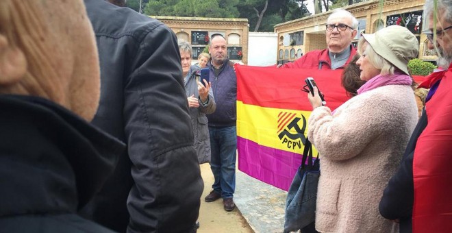 La concentración frente a las fosas republicanas.