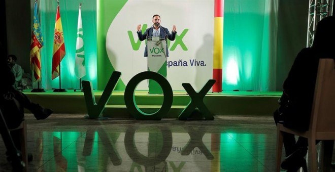 El presidente de Vox, Santiago Abascal, durante su intervención en el acto público que protagoniza en un restaurante de Alboraya (Valencia). /EFE