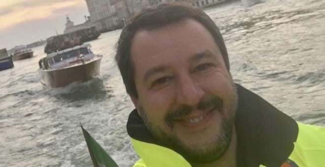 Un 'selfie' de Salvini en medio de las inundaciones de Venecia indigna a Italia