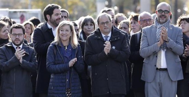 El conseller de Interior, Miquel Buch junto al presidente de la Generalitat, Quim Torra y la expresidenta de la AMI, Neus Lloveras. EFE