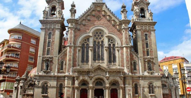 Fachada de la Basílica de San Juan el Real de Oviedo.