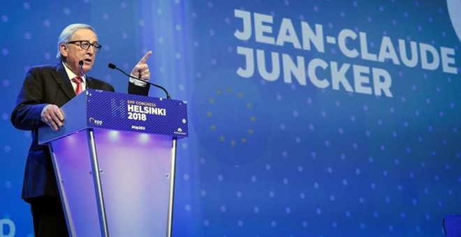 El presidente de la Comisión Europea (CE), Jean-Claude Juncker, durante el Congreso del Partido Popular Europeo (PPE), en Helsinki, Finlandia, hoy, 8 de noviembre de 2018. El líder del Grupo del Partido Popular Europeo, el alemán Manfred Weber, fue elegi