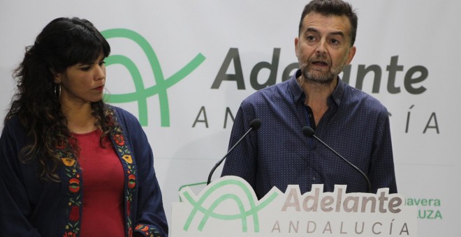 Teresa Rodríguez y Antonio Maíllo, en rueda de prensa.