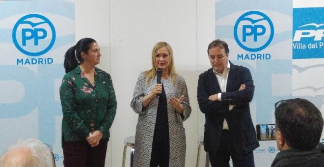 La alcaldesa de Villa del Prado, Belén Rodríguez, junto a la expresidenta de la Comunidad de Madrid, Cristina Cifuentes. Twitter oficial del PP de Villa del Prado.