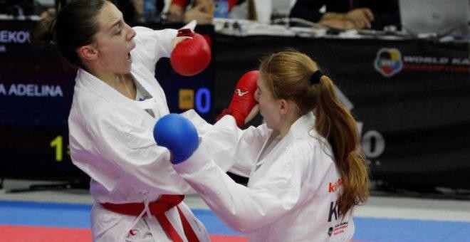 A la derecha la kosovar Adelina Rama en el Mundial de Kárate celebrado en Madrid - EFE