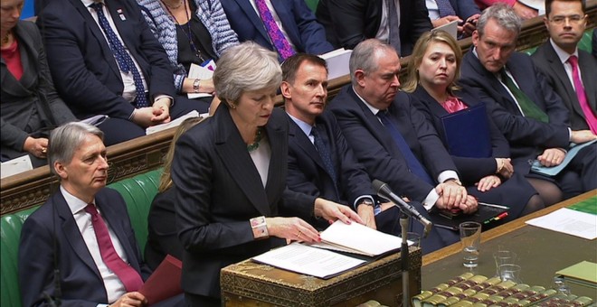 Theresa May defiende en la Cámara de los Comunes el acuerdo para el brexit alcanzado con Bruselas. / REUTERS