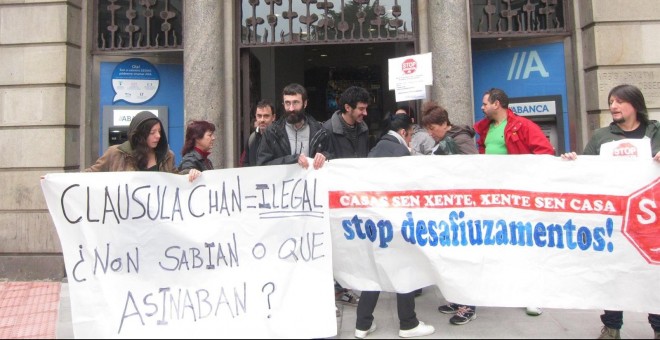 Protesta de Stop Desahucios ante Abanca contra las cláusulas suelo. EUROPA PRESS/Archivo