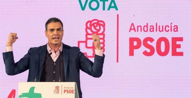 El presidente del Gobierno, Pedro Sánchez, durante su participación en un acto de campaña electoral en apoyo a la candidatura de Susana Díaz a la presidencia de la Junta celebrado hoy en la localidad gaditana de Chiclana de la Frontera. EFE/Román Ríos