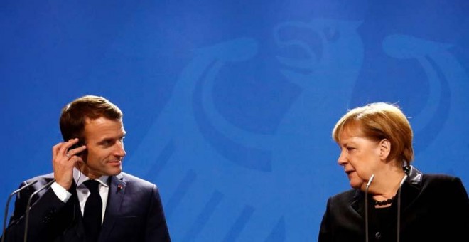 El presidente Macron y la canciller Merkel en BerlÃ­n. (FABRIZIO BENSCH)