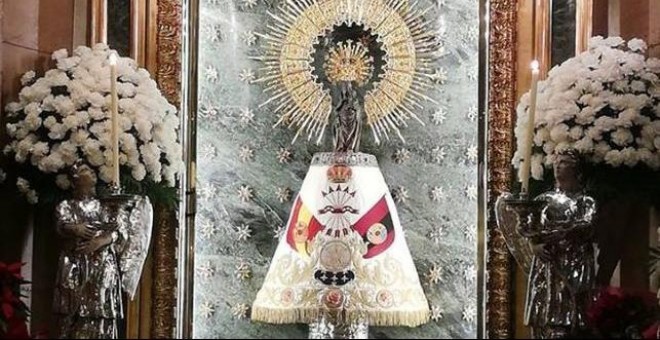 La Virgen del Pilar con un manto de la Falange - Falange Española y de las Jons