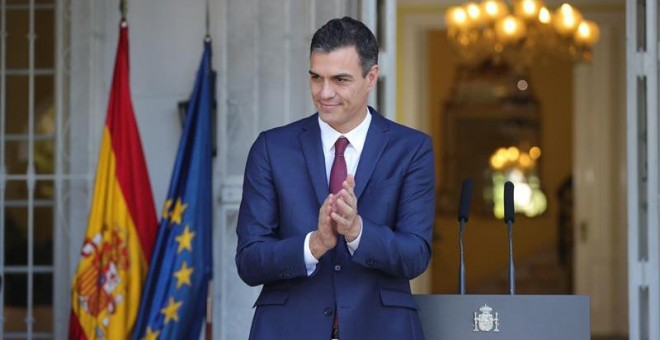 El presidente del Gobierno de España, Pedro Sánchez, aplaude después de ofrecer un discurso, hoy en La Habana (Cuba). Sánchez se encuentra en una visita oficial de dos días a la Isla. EFE/Juanjo Martín