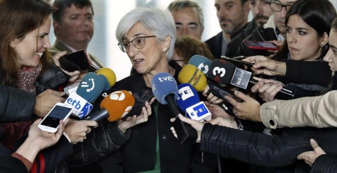 La fiscal general del Estado, María José Segarra, atiende a los medios de comunicación tras reunirse con la cúpula de la Fiscalía en Catalunya. /EFE