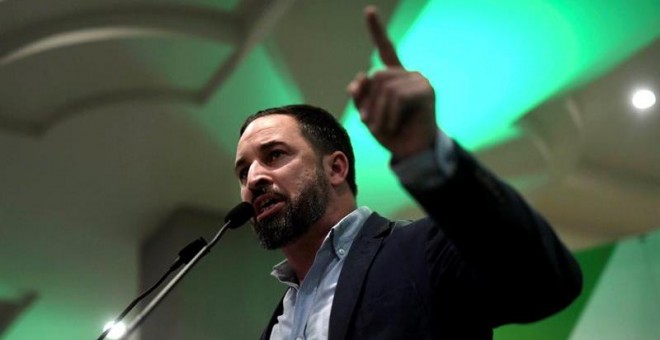 20/11/2018.- El presidente de Vox, Santiago Abascal, durante el mitin celebrado esta noche en Córdoba con motivo de las elecciones andaluzas ante más de medio millar de simpatizantes. EFE/Rafa Alcaide