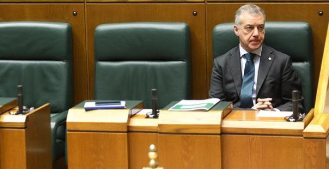 El lehendakari, Iñigo Urkullu, durante el pleno del Parlamento Vasco que debate hoy iniciativas relativas al 40 aniversario de la Constitución Española. | David Aguilar / EFE