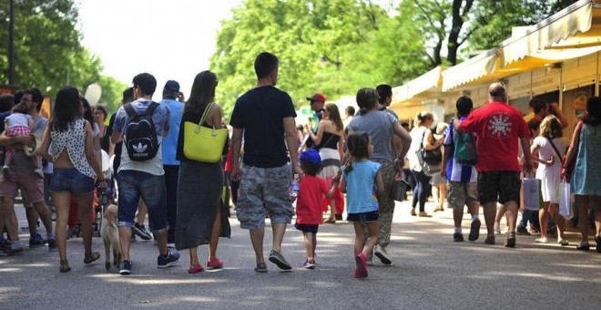 La Feria del Libro de Madrid, en el Paseo de Coches del Parque de El Retiro. EFE