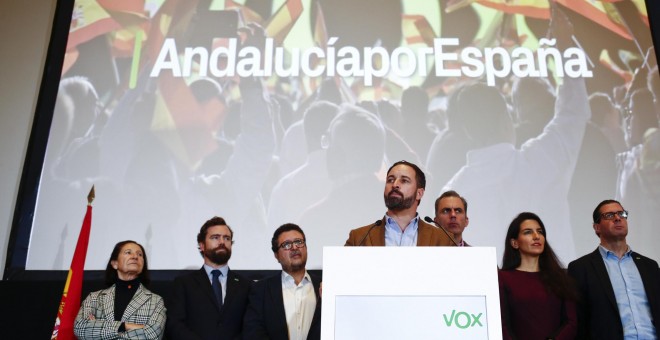 El lídere de Vox, Santiago Abascal, durante una reuda de prensa en la sede del partido en Sevilla, un día después de las elecciones al Parlamento de Andalucía del 2-D. REUTERS/Jon Nazca