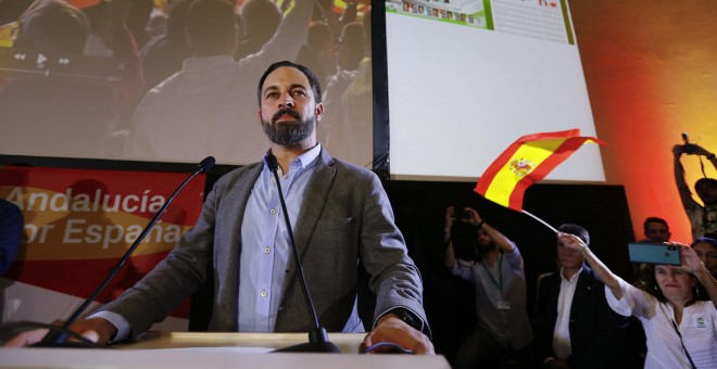 El líder de Vox, Santiago Abascal, durante su intervención en Sevilla tras conocer los resultados elecotrales el pasado domingo.- REUTERS/ MARCELO DEL POZO