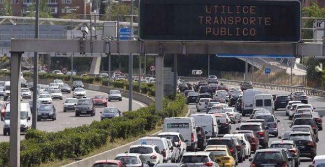 Imagen de archivo del tráfico en la incorporación a la A-1 desde la M-30, a la salida de Madrid | EFE