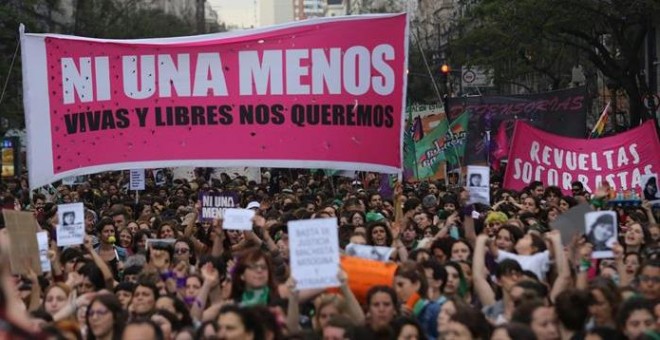 Marcha en Buenos Aires para reclamar que la Justicia no deje impune el crimen de Lucía Pérez. / MARINA GUILLÉN (EFE)