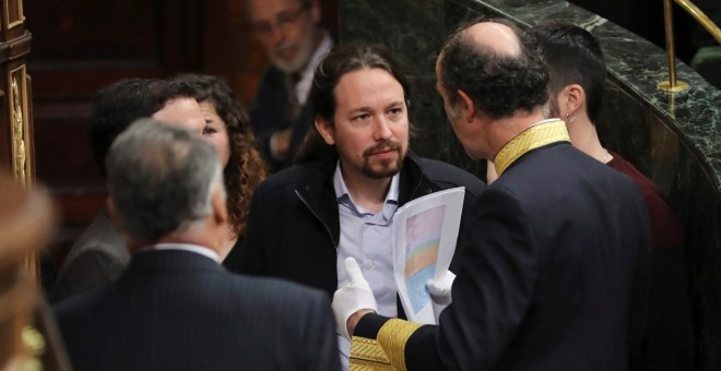 El líder de Podemos, Pablo Iglesias, a su llegada al hemiciclo del Congreso de los Diputados, en el que se celebra la solemne conmemoración del 40 aniversario de la Constitución. EFE/Zipi