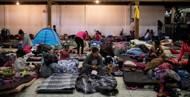 Un refugio temporal de la ciudad Tijuana donde duermen los migrantes - REUTERS/Alkis Konstantinidis