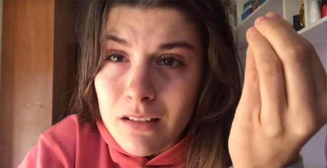 La joven que ha denunciado el abuso sexual que sufrió, en su vídeo de Youtube.