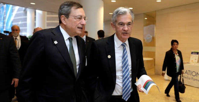 Mario Draghi, presidente del BCE, y el presidente de la Reserva Federal, Jerome Powell, en una imagen de archivo. / REUTERS