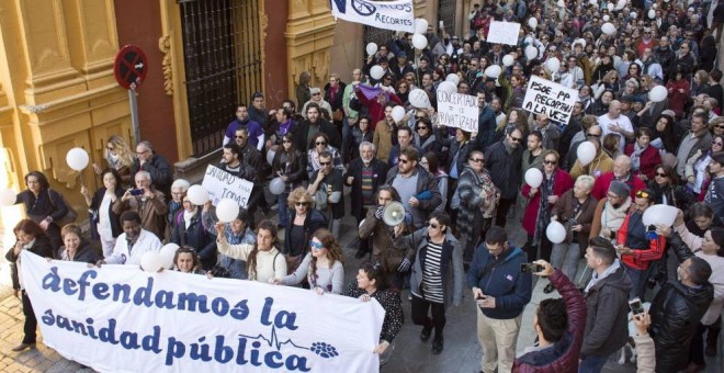 Protesta contra los recortes en la Sanidad Pública, en Málaga. (EFE)