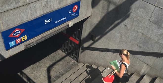 Entrada de la estación de metro y cercanías de Sol y de la Puerta del Sol - Europa Press/ Eduardo Parra