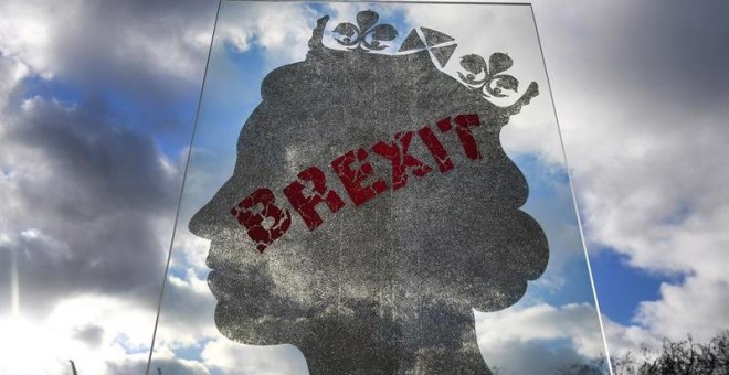 09/12/2018.- Una instalación artística de Brexit en Park Lane en Londres, Gran Bretaña, 9 de diciembre de 2018. Los diputados votarán a favor o en contra del acuerdo de Brexit en la UE del Primer Ministro británico Theresa May el 11 de diciembre con infor