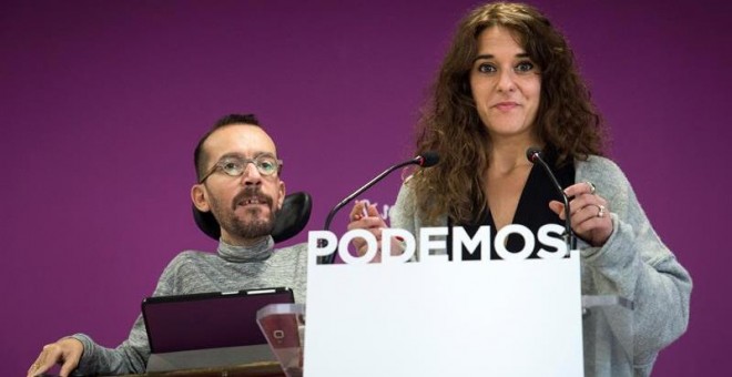 Los portavoces de Podemos, Pablo Echenique y Noelia Vera, comparecen en rueda de prensa tras el Consejo de Coordinación de la formación. EFE/Luca Piergiovanni
