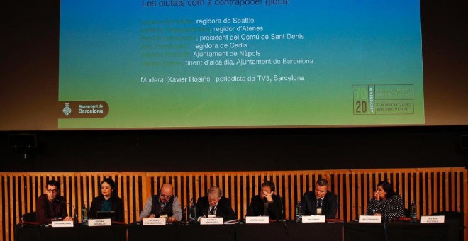 La primera taula de la conferència internacional que es fa a Barcelona. CITIES FOR RIGHTS.