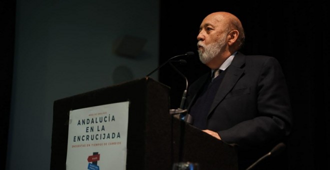 El presidente del Centro de Investigaciones Sociológicas, José Félix Tezanos, durante su intervención en el acto 'Andalucía en la encrucijada: Encuestas en tiempos de cambio'. /TWITTER