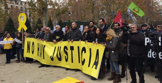 La concentració d'aquest 15 de desembre davant del Tribunal Suprem contra la manca d'imparcialitat de la Justícia espanyola. MARIÀ DE DELÀS