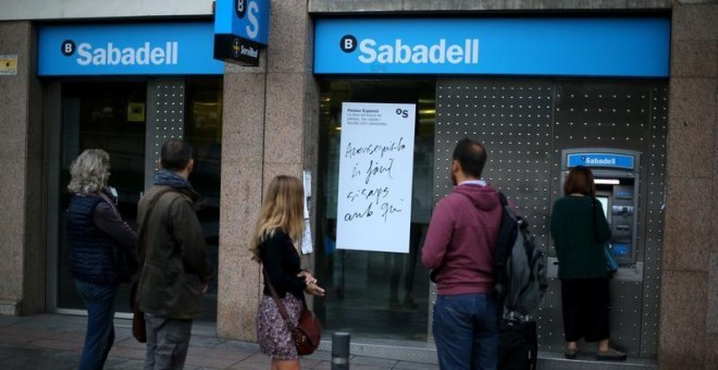 Una sucursal de Sabadell en Barcelona. REUTERS/Ivan Alvarado