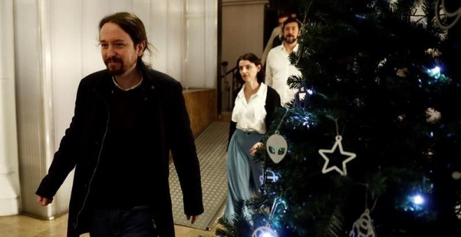 El líder de Unidos Podemos, Pablo Iglesias, y la diputada de Unidos Podemos Mar García Puig. - EFE